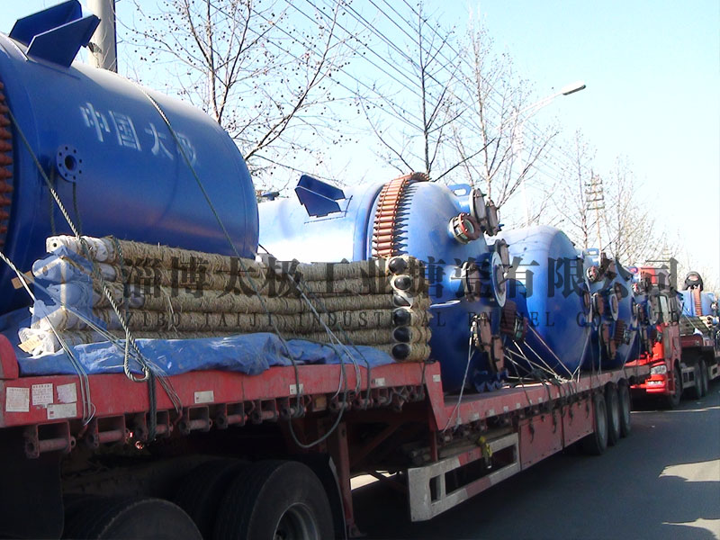 吊裝搪玻璃反應(yīng)釜的注意事項(xiàng)