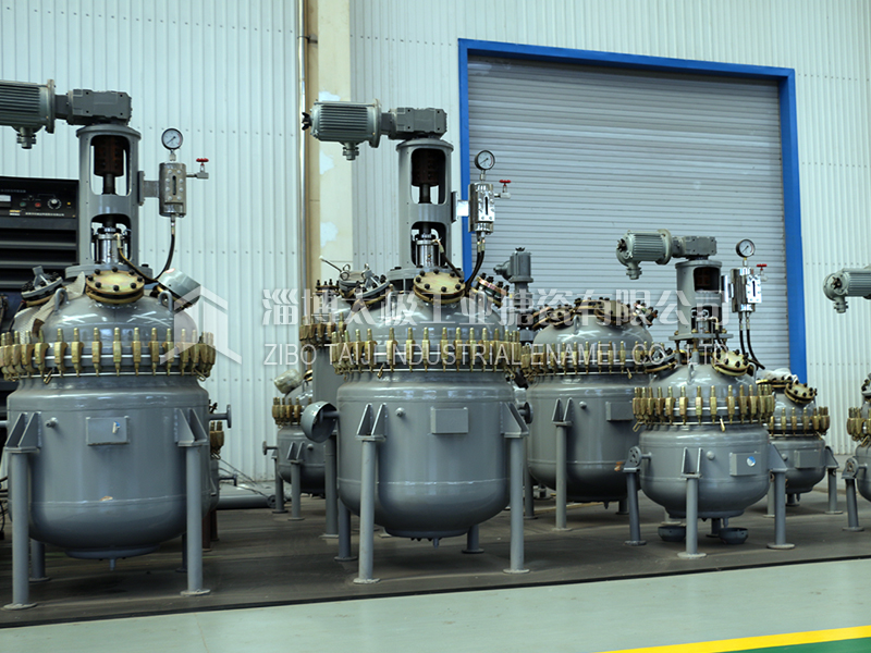 太極開(kāi)式搪玻璃反應(yīng)釜 