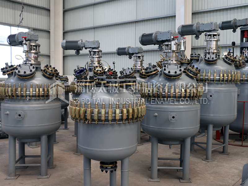 太極開(kāi)式搪玻璃反應(yīng)釜 