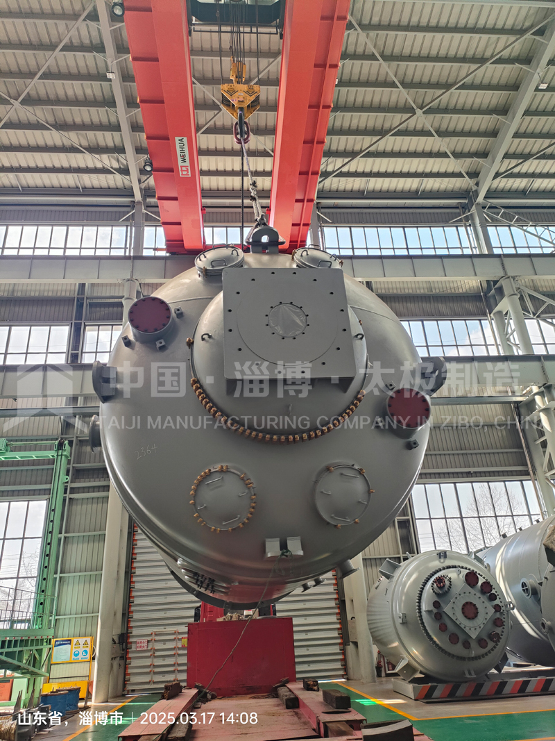 震撼！太極8萬升大型搪玻璃反應(yīng)釜發(fā)貨現(xiàn)場！